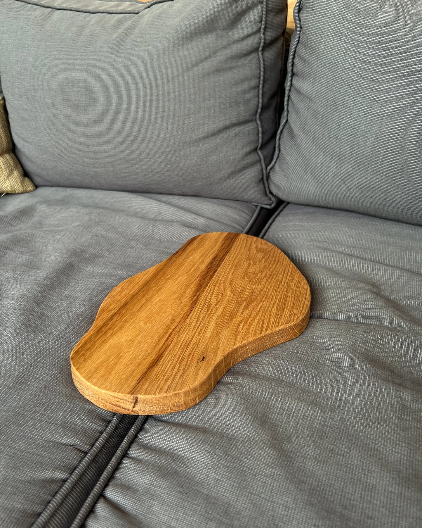 Handgefertigte Sofa-Ablage aus Massivholz Mein Shop