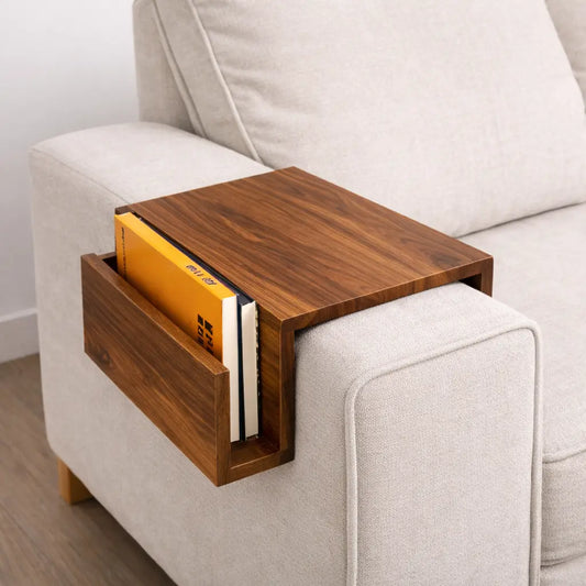 Armlehnen Tisch aus Massivholz – Couch Ablage für Getränke, Snacks, Handy & Bücher, individuell wählbare Breite, leicht, handgemacht Mirevo