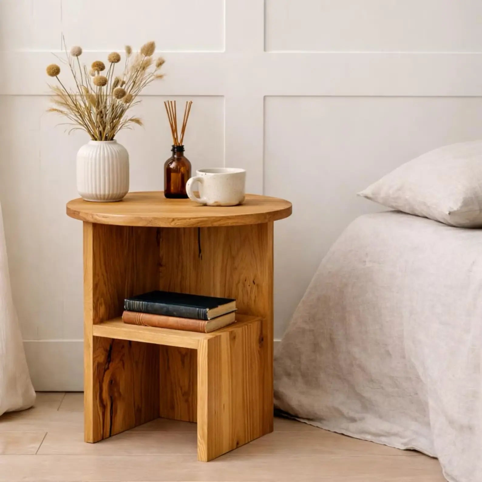 Beistelltisch aus Holz, farmhouse Design, Eiche, Unikat Mirevo